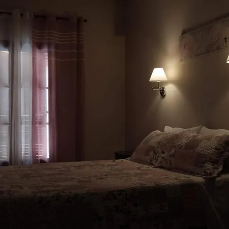 Olive Garden Apartment 2 아카라비